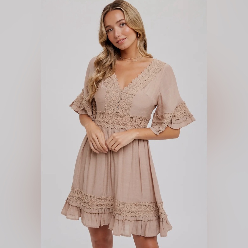 V-Neck lace dress – open back with tie detail